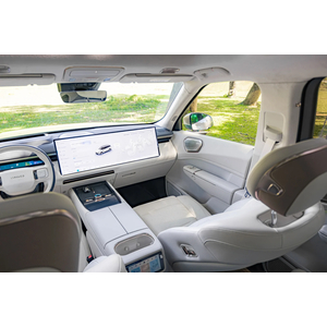 Lynk & Co 900