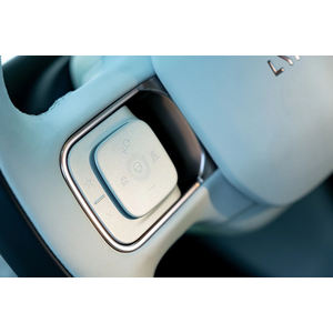 Lynk & Co 900
