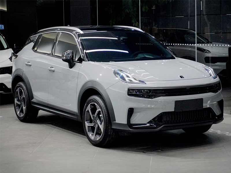 Lynk & Co 06