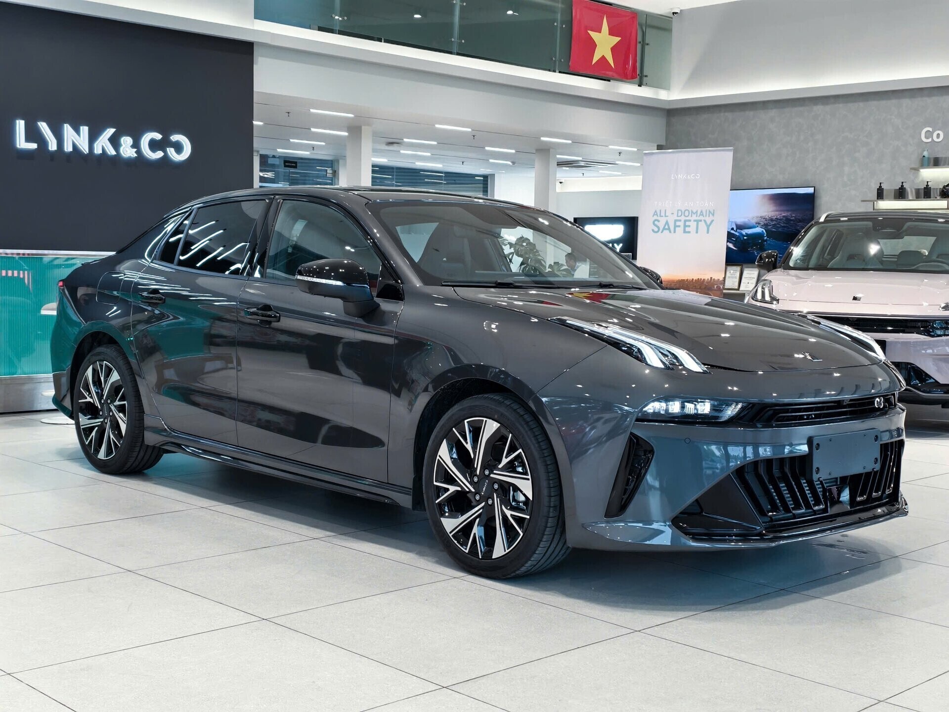 Lynk & Co 03