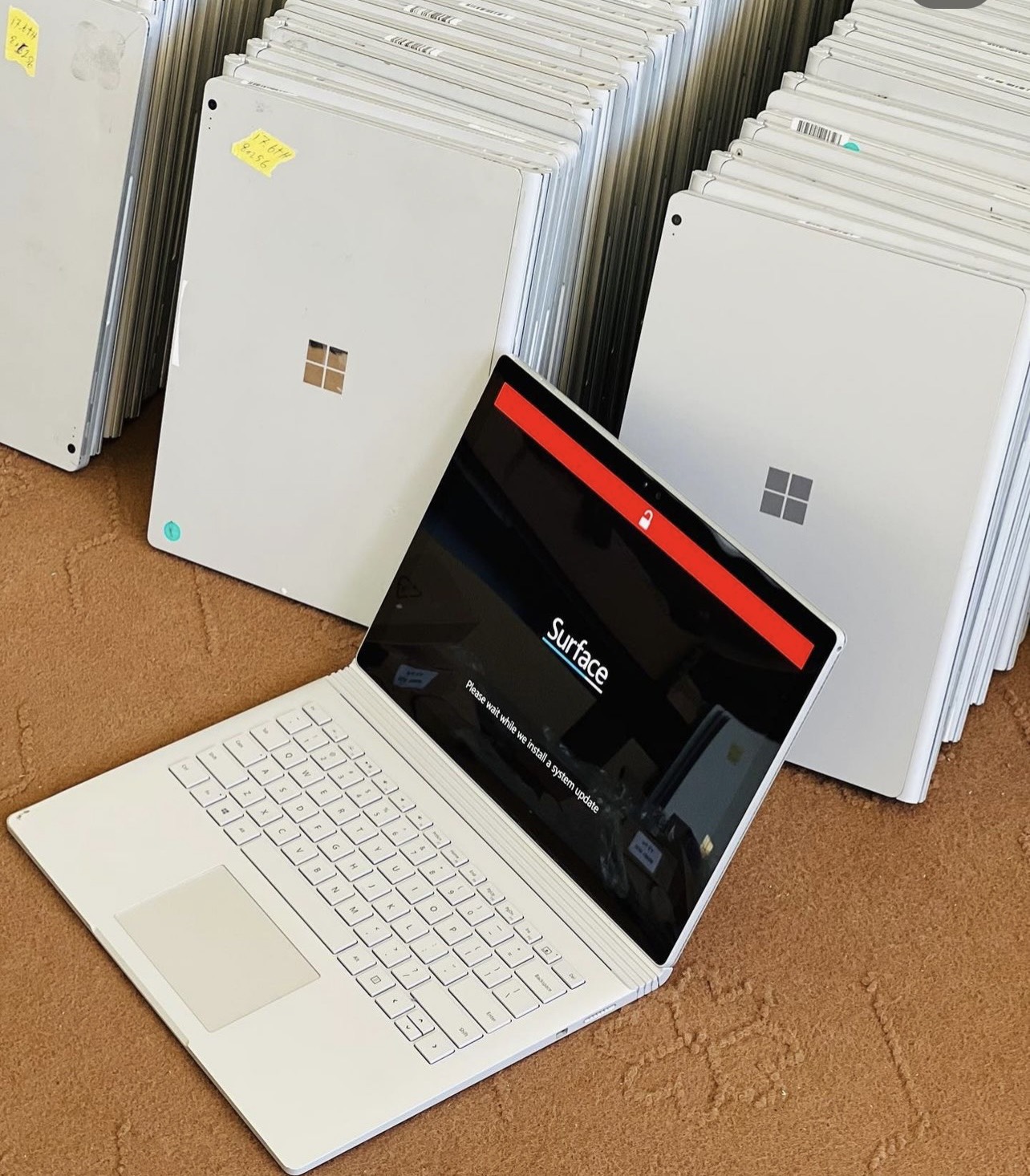 surface Book 1 𝑪𝒐𝒓𝒆 𝒊5-6300𝑼 | 𝑹𝒂𝒎 8𝑮𝑩 | 𝑺𝑺𝑫 128𝑮𝑩 | 13.5  2K  𝒊𝒏𝒄𝒉 𝑾𝑸𝑿𝑮𝑨+