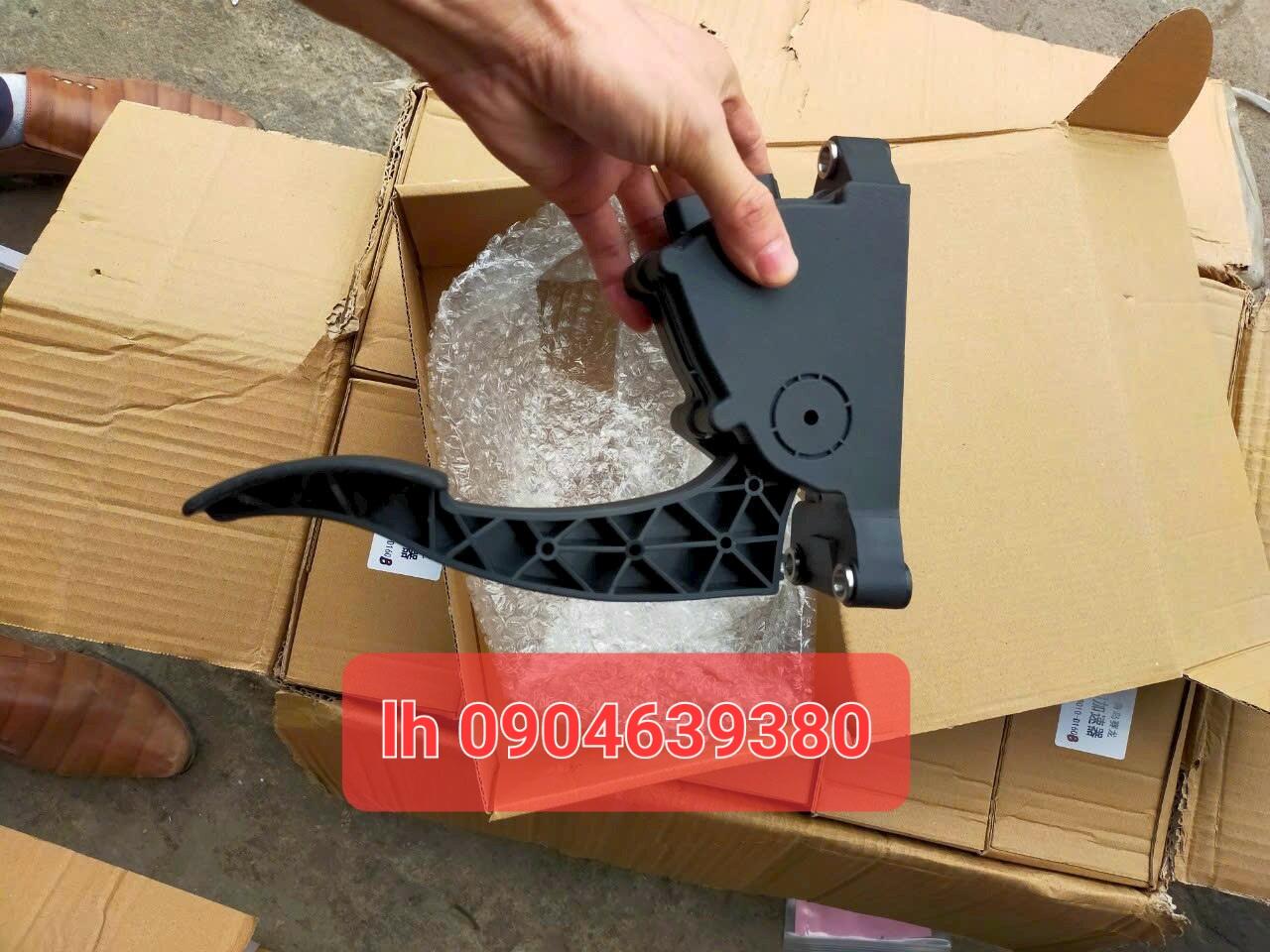 BÁN CHÂN ĐẠP GA FAW 1 CẦU 260 MÁY ĐIỆN