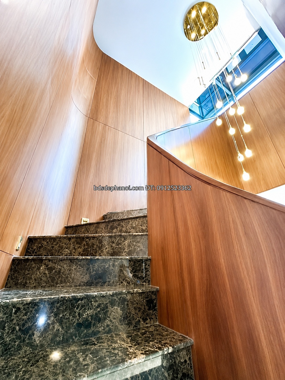 Bán Penthouse Kosmo Tây Hồ – View Trọn Hồ Tây – 342m² – Sky Garden Riêng