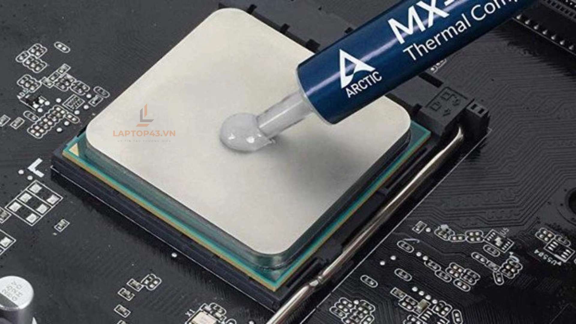 làm mát laptop khi chơi game