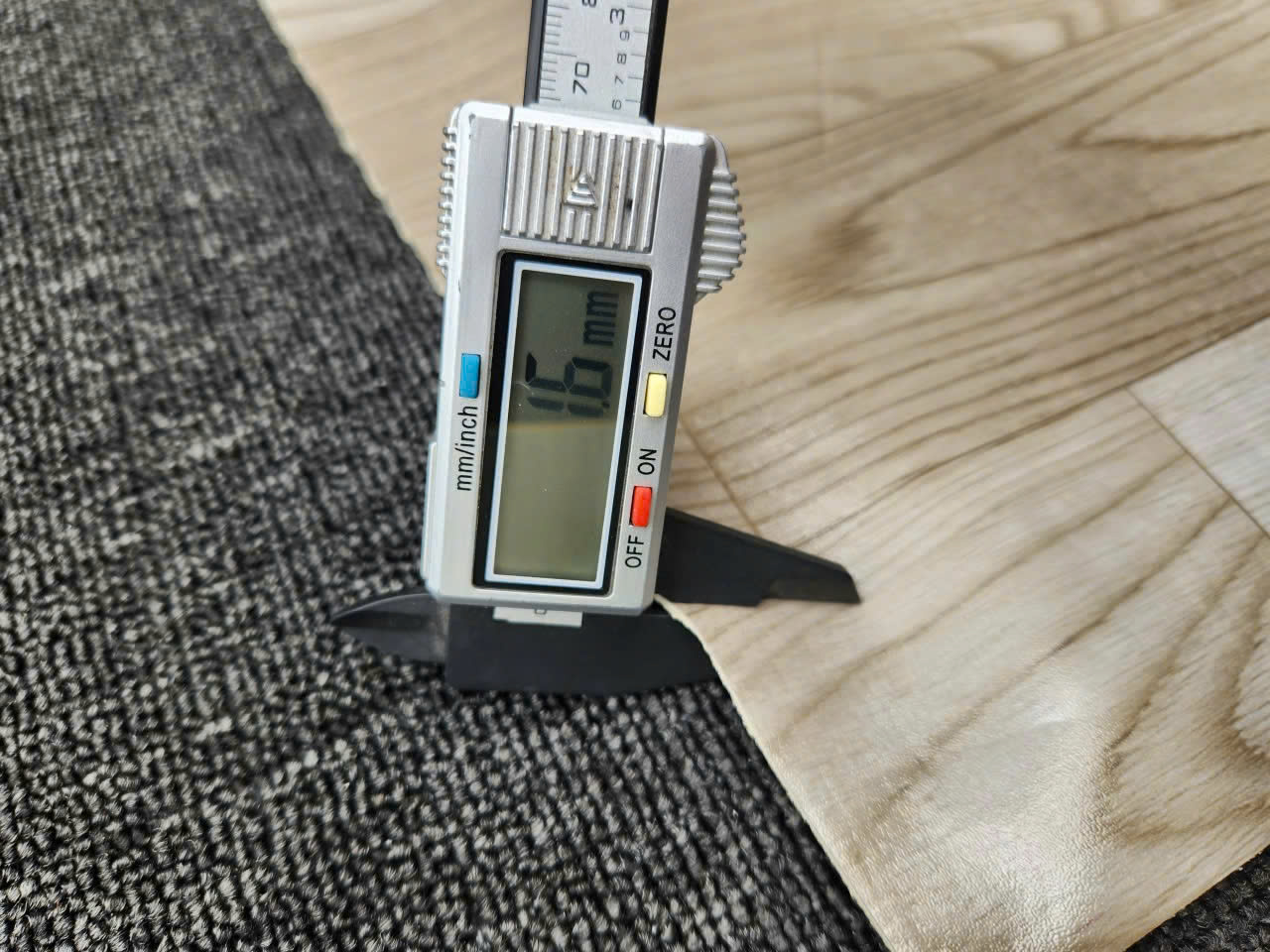 Tấm nhựa trải sàn simili xốp 1.6 mm- HÀNG NHÁM