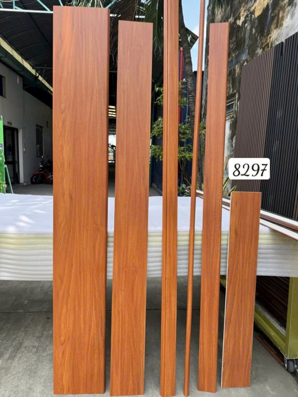 Bậc cầu thang nhựa giả gỗ AV-STAIR-HM CỐT ĐẶC