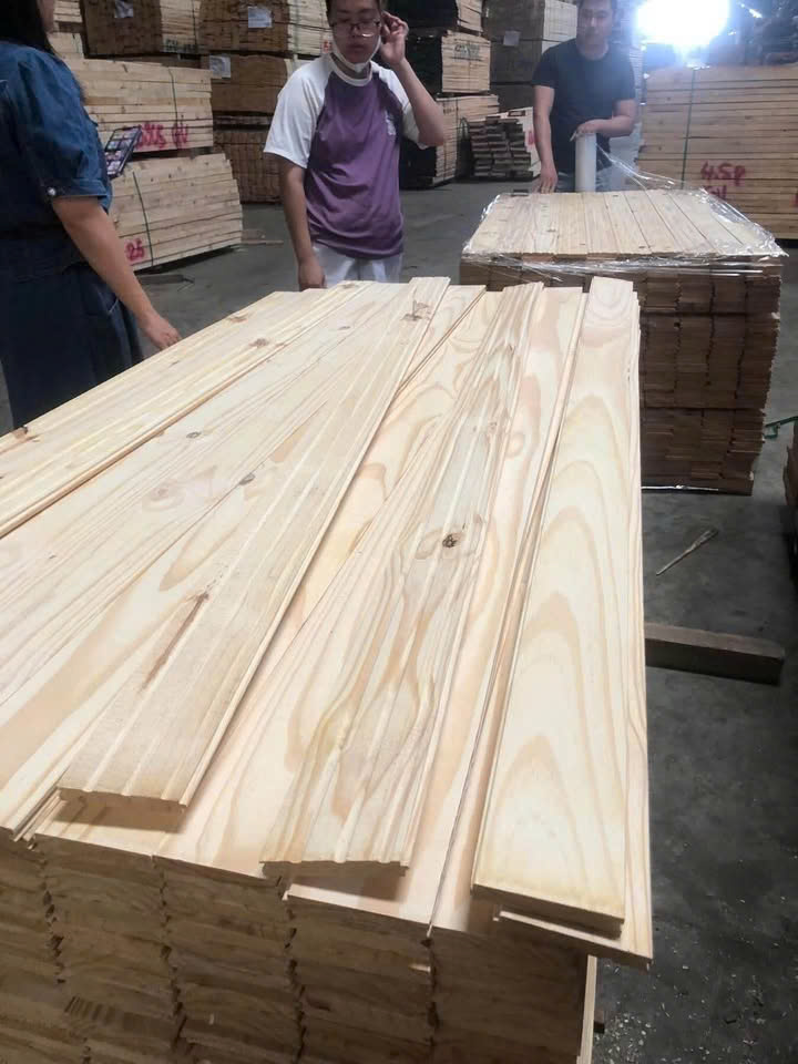 Tấm ốp gỗ thông lamri Brazin tại Hà Nội