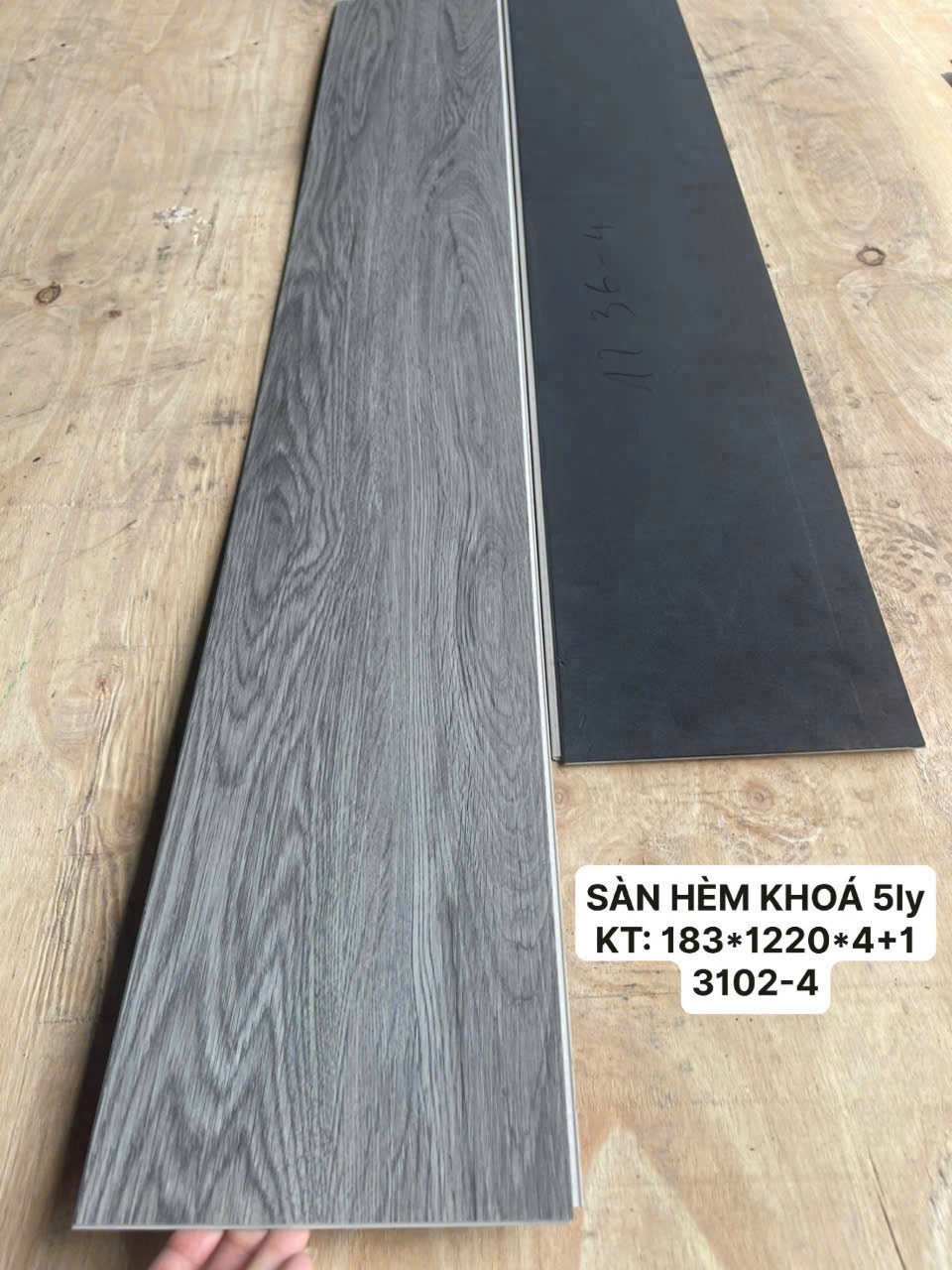 Sàn nhựa hèm khoá vân gỗ AV 4mm+1