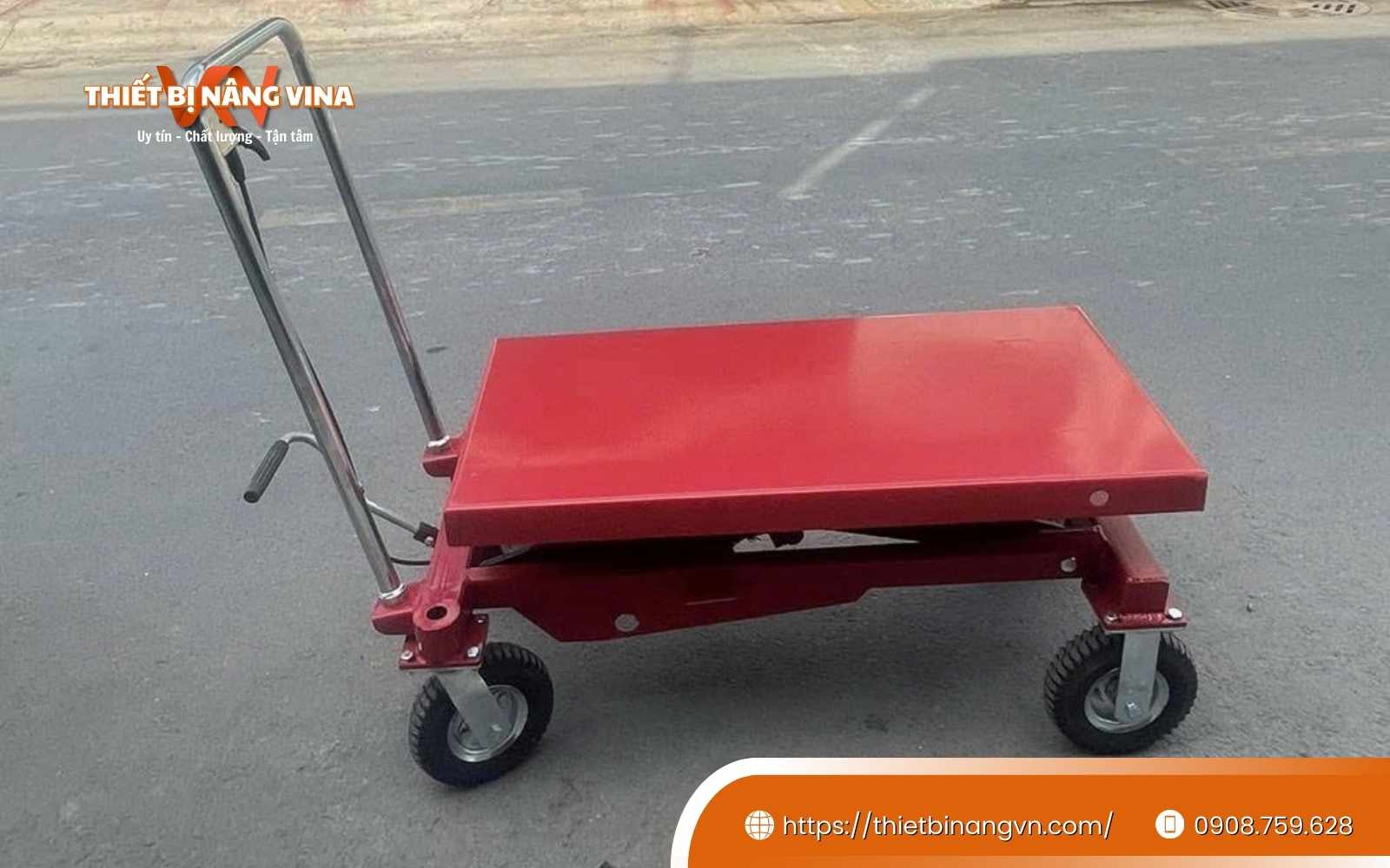 Xe nâng mặt bàn thiết kế đơn giản nhưng hiệu quả