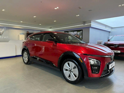 VinFast VF7 Eco