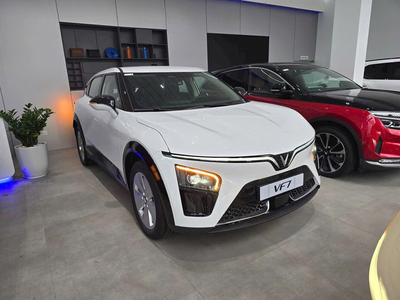 VinFast VF7 Eco