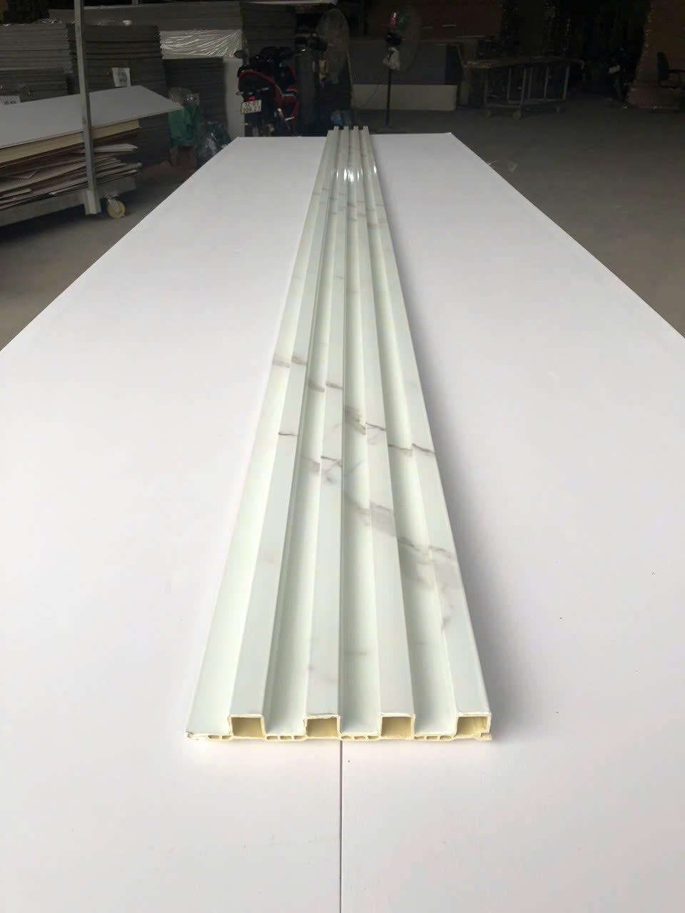 Tấm ốp sợi than tre lam 4 sóng 8mm- HTHN