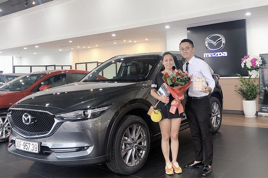 Hình ảnh giao xe Mazda cho Khách hàng
