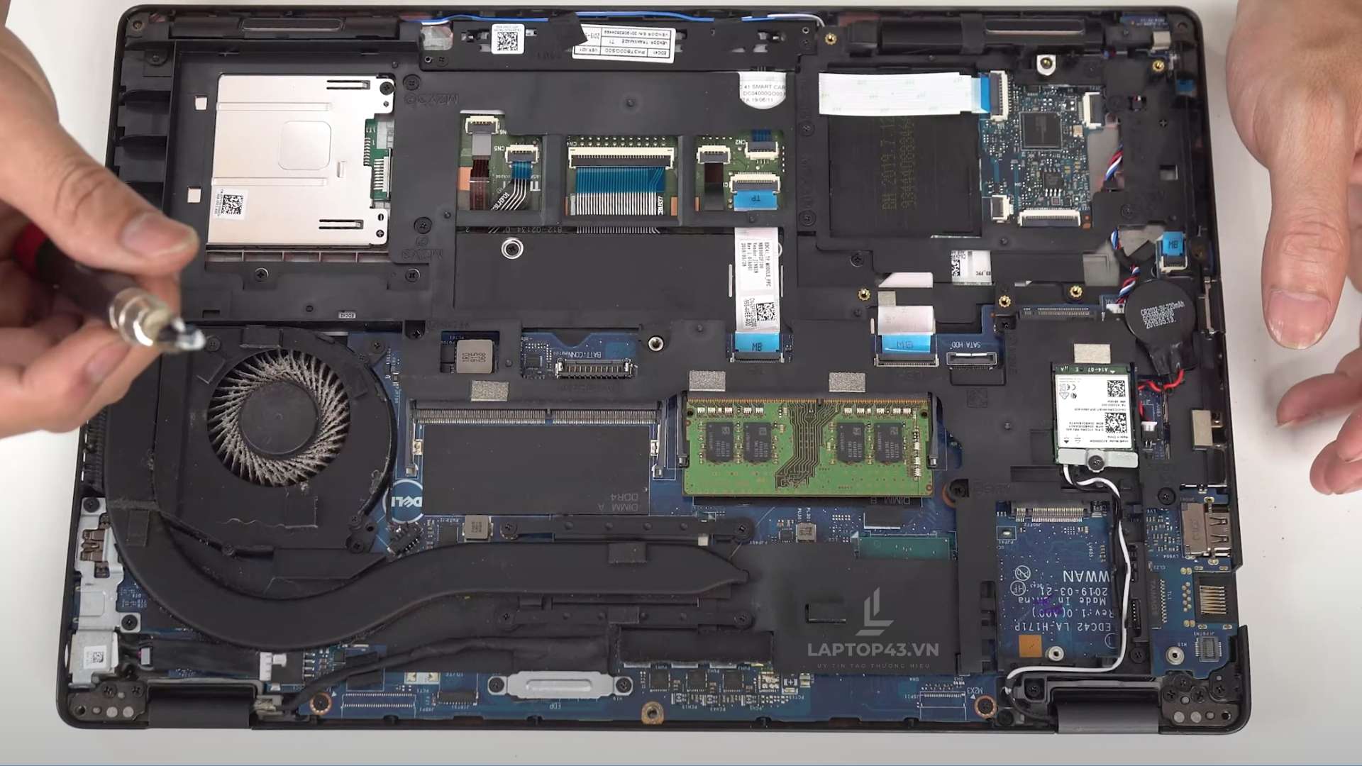 làm mát laptop khi chơi game