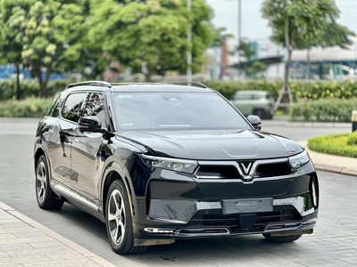 VinFast VF9 Eco