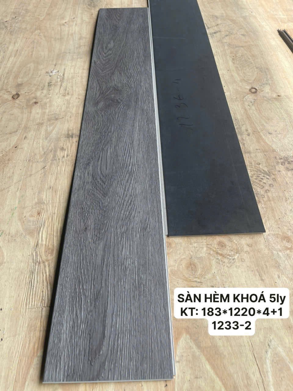Sàn nhựa hèm khoá vân gỗ AV 4mm+1