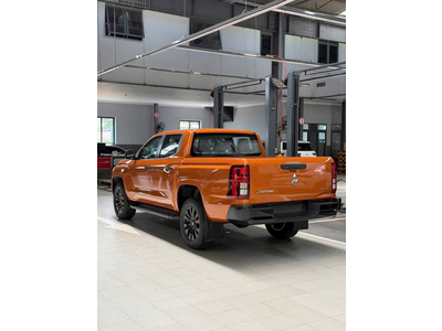 All-New Mitsubishi Triton 4WD AT Premium