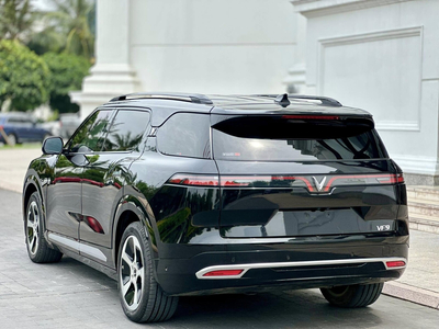 VinFast VF9 Eco