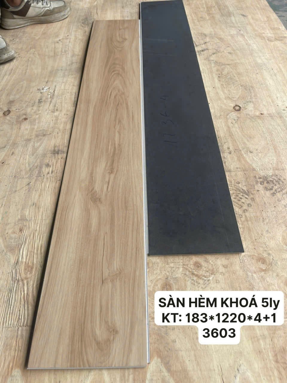 Sàn nhựa hèm khoá vân gỗ AV 4mm+1