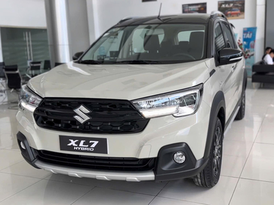 Suzuki XL7 Hybrid 2 Tone
