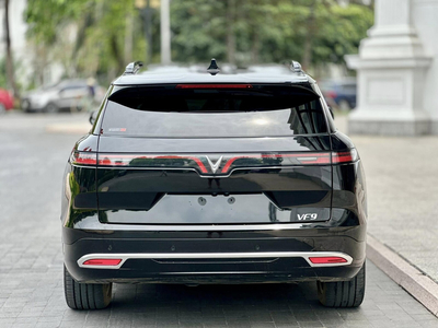 VinFast VF9 Eco