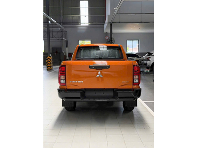 All-New Mitsubishi Triton 4WD AT Premium