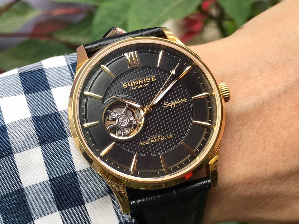 ĐỒNG HỒ CƠ DÂY DA SUNRISE 7002PA