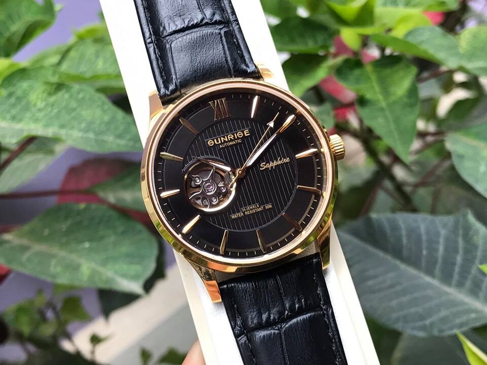 ĐỒNG HỒ CƠ DÂY DA SUNRISE 7002PA