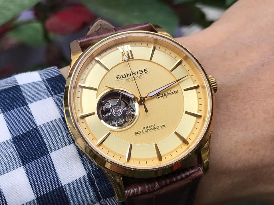ĐỒNG HỒ CƠ DÂY DA SUNRISE 7002PA