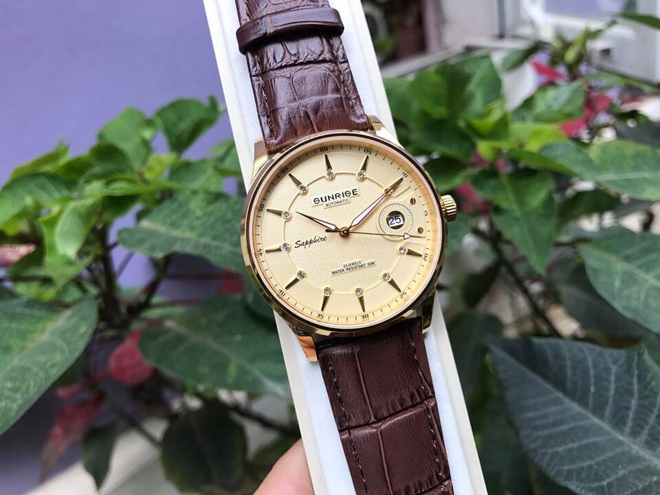 ĐỒNG HỒ CƠ DÂY DA SUNRISE 7002PB
