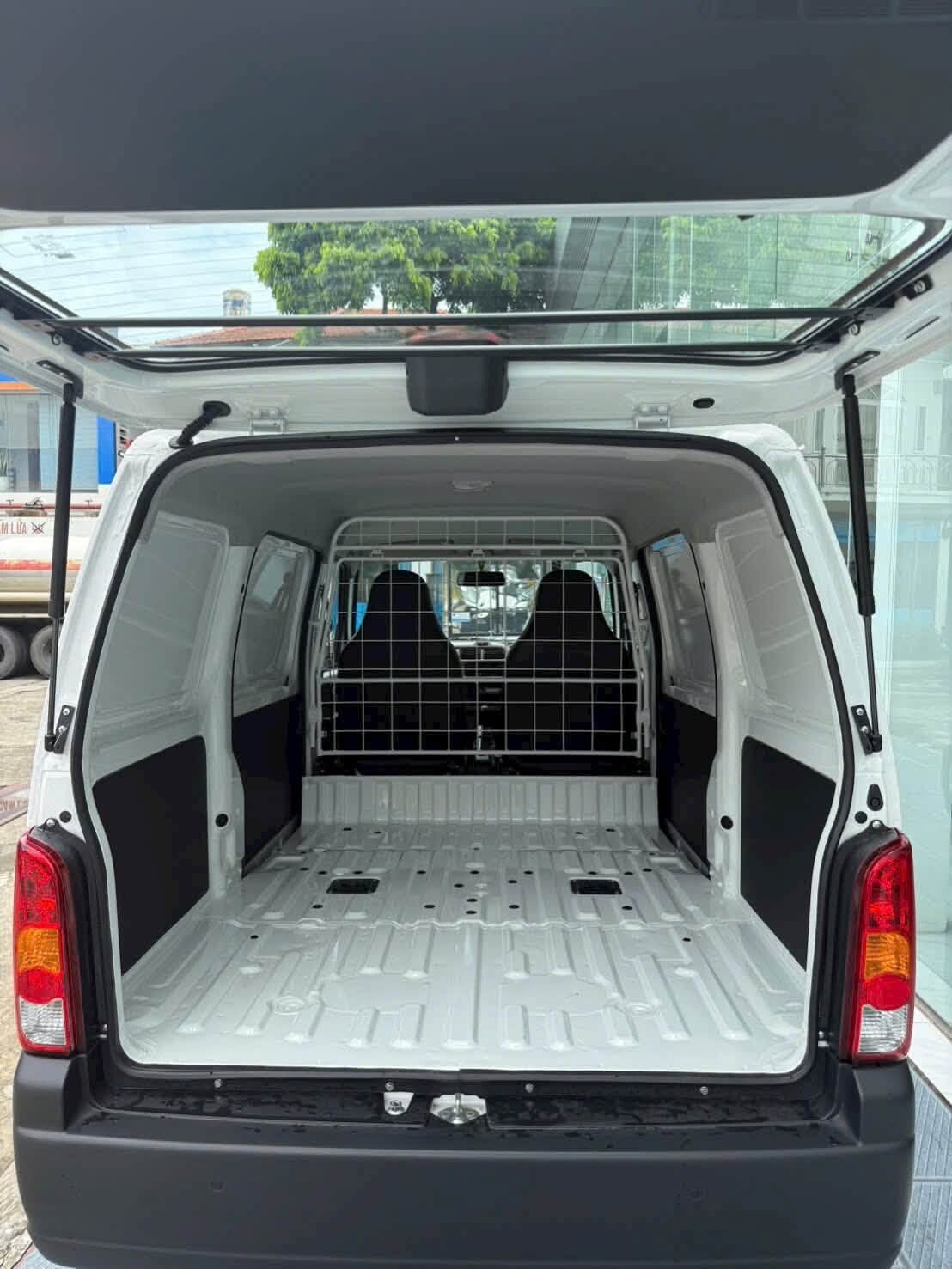 Suzuki Blind Van