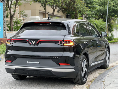VinFast VF8 Eco