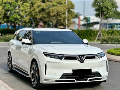 VinFast VF9 Eco
