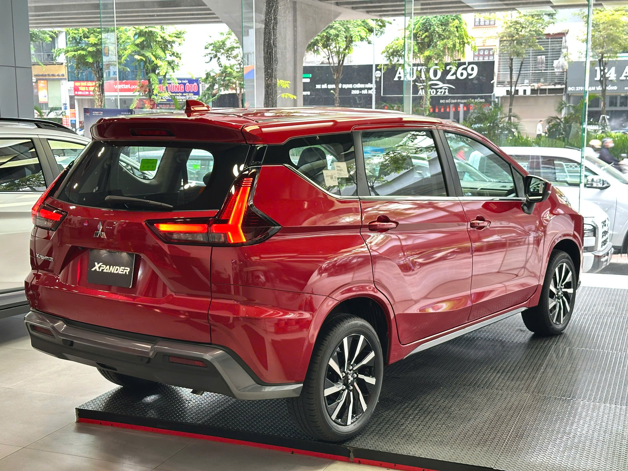 New Mitsubishi Xpander AT Premium