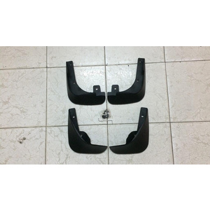 Bộ chắn bùn xe Suzuki Swift 1.3L 11-16