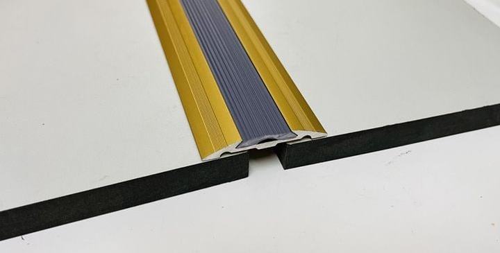 Nẹp chống trơn mặt bằng bề mặt cao su