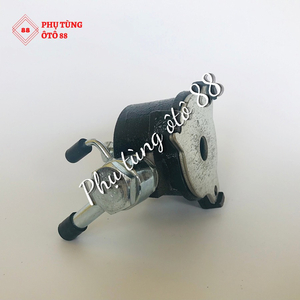 BƠM CHÂN KHÔNG ĐUÔI MÁY PHÁT XE TẢI ISUZU ĐỘNG CƠ 4JB1