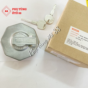 NẮP KHÓA THÙNG DẦU ISUZU NQR 75 5 TẤN CHÍNH HÃNG