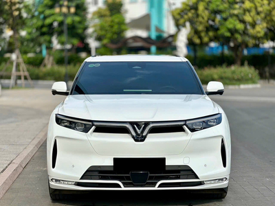 VinFast VF9 Eco