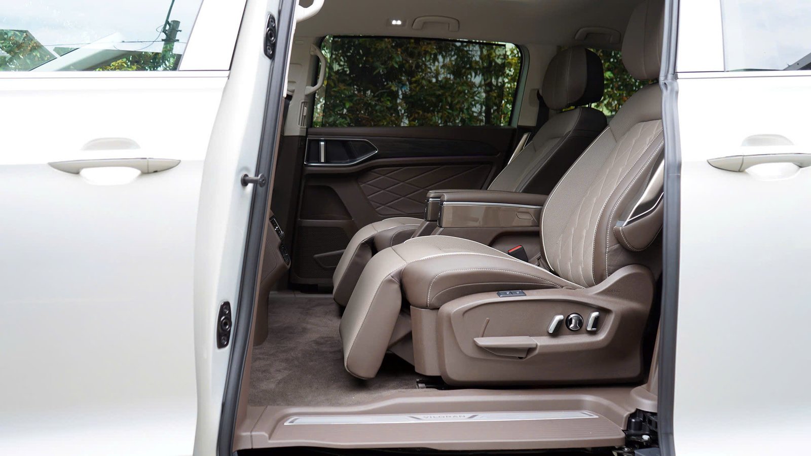 Volkswagen Viloran Luxury