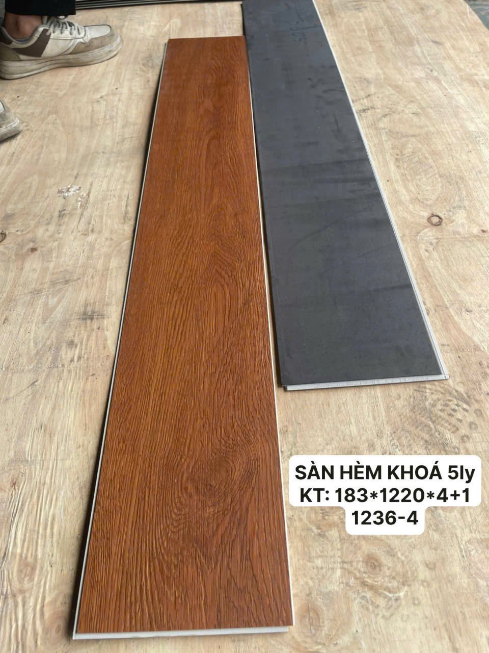 Sàn nhựa hèm khoá vân gỗ AV 4mm+1