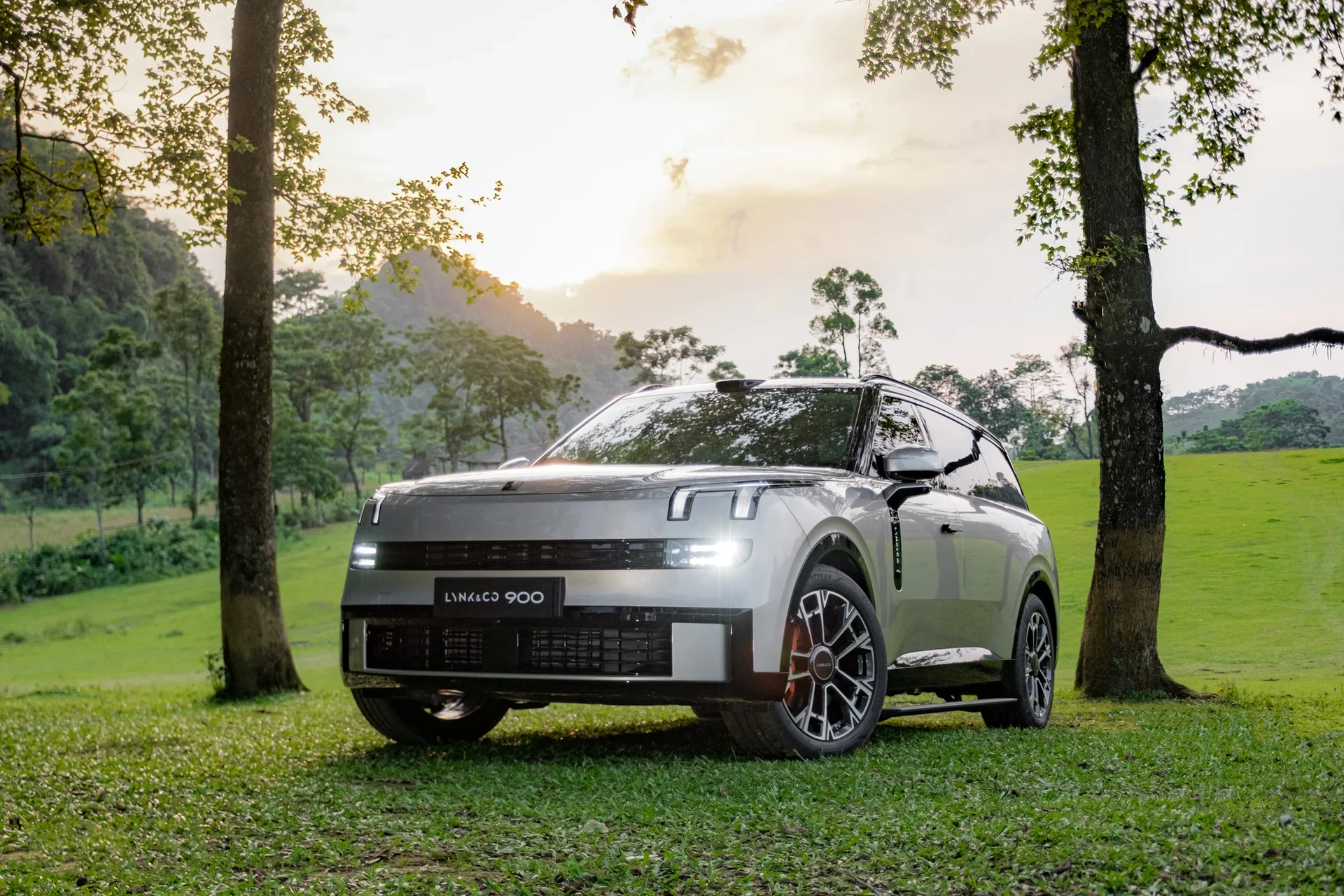 Lynk & Co 900