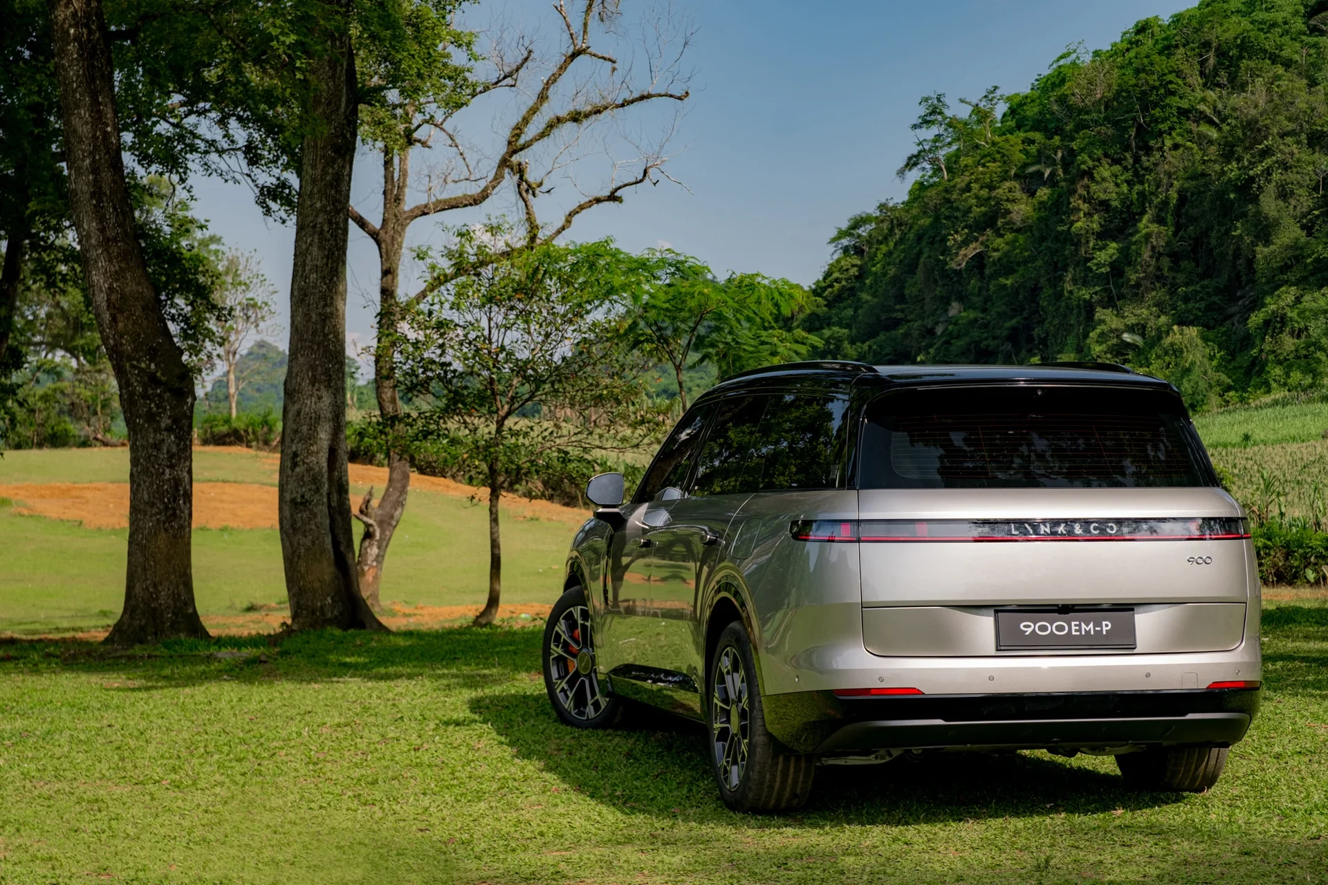 Lynk & Co 900