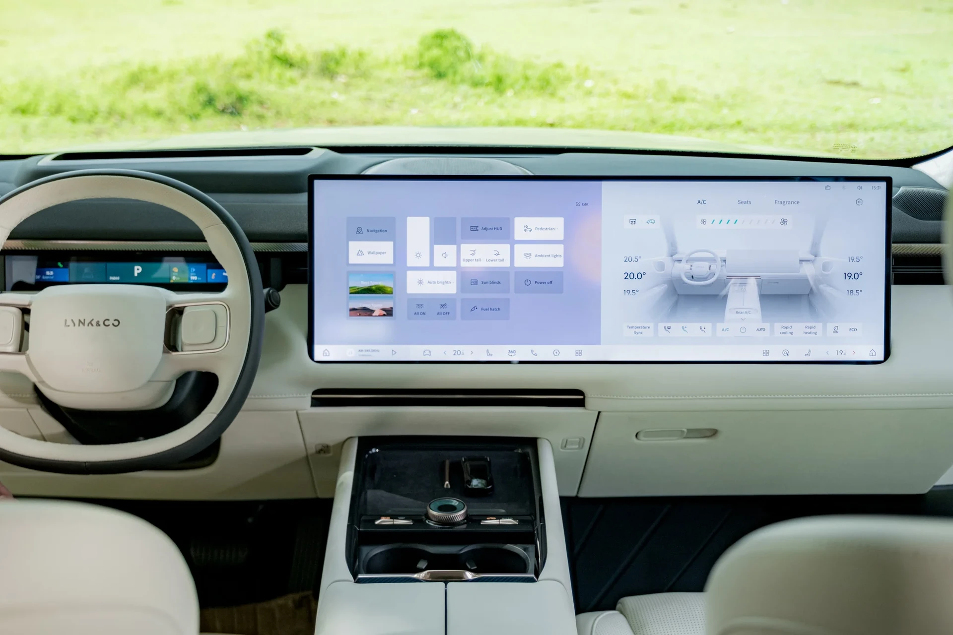Lynk & Co 900