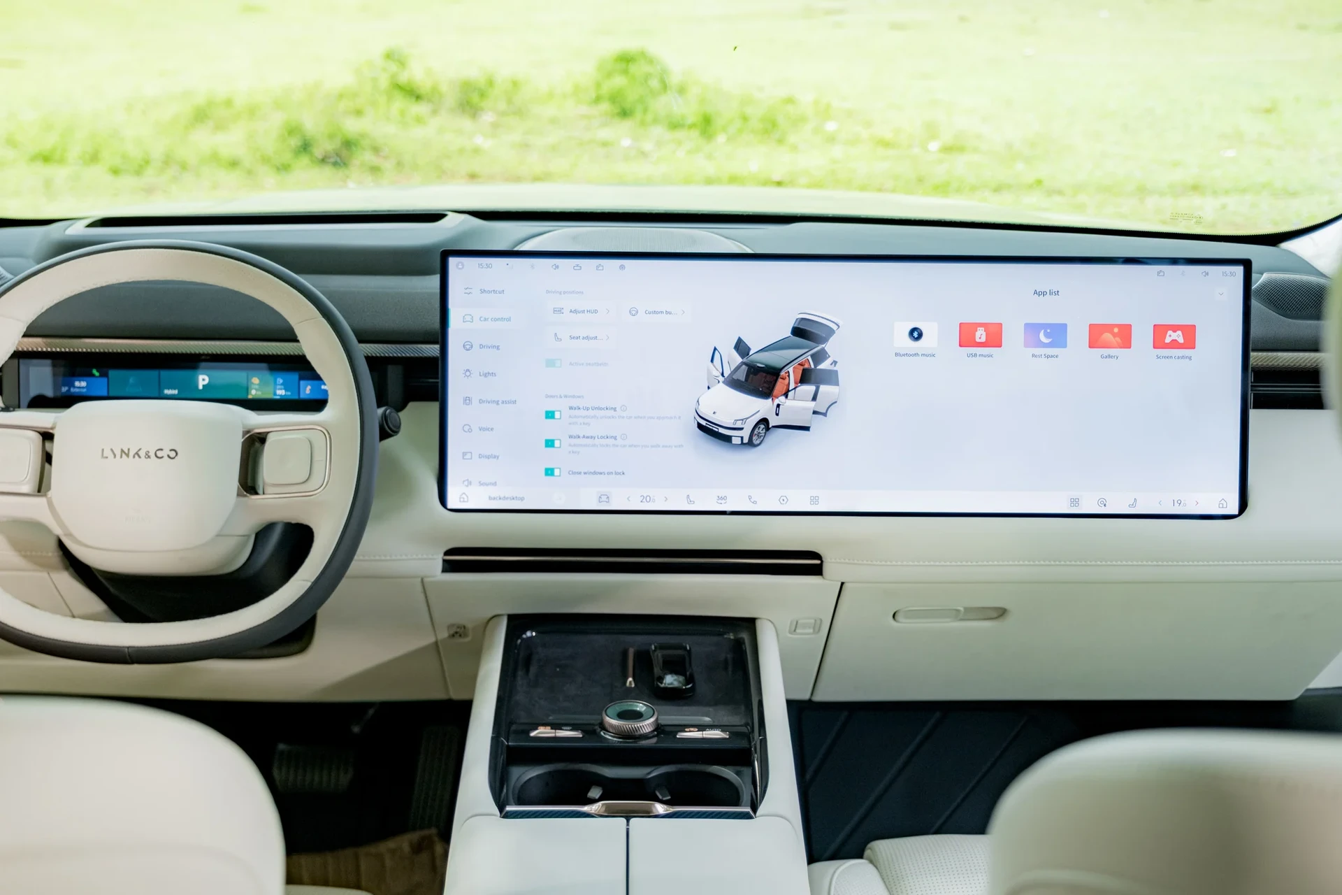 Lynk & Co 900