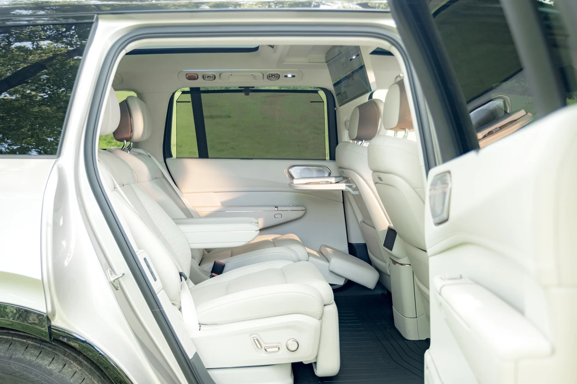 Lynk & Co 900