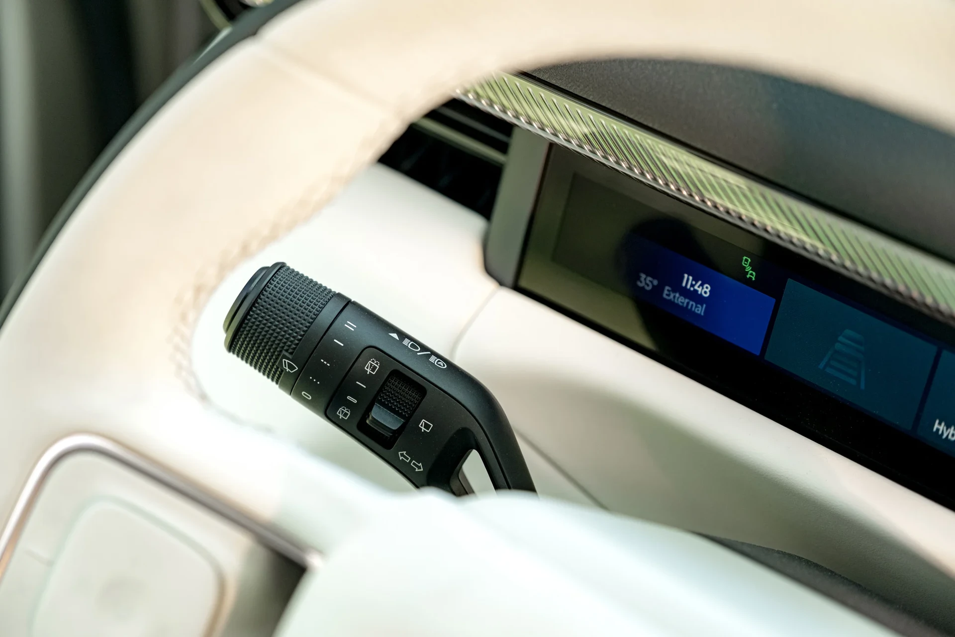 Lynk & Co 900