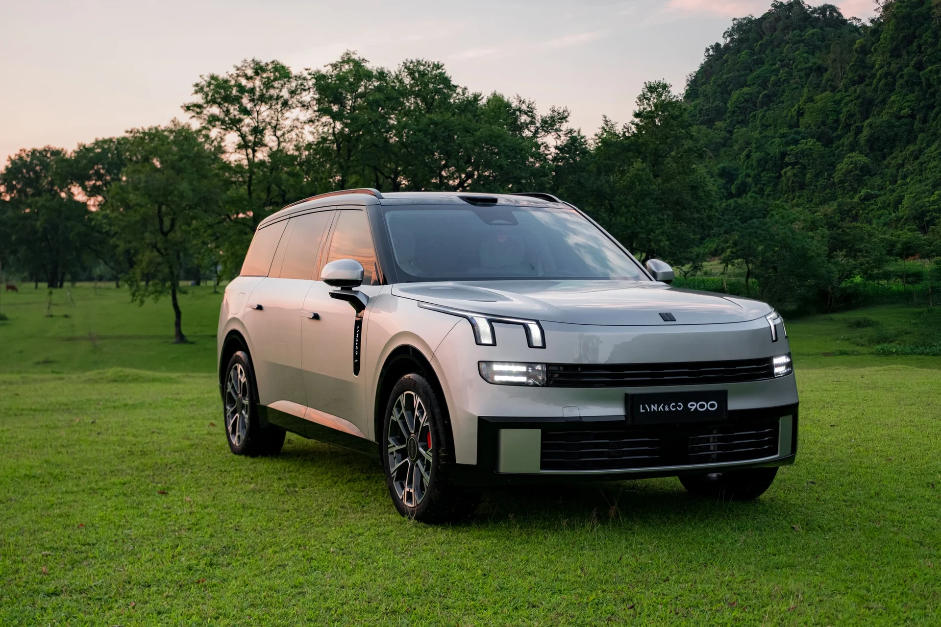 Lynk & Co 900