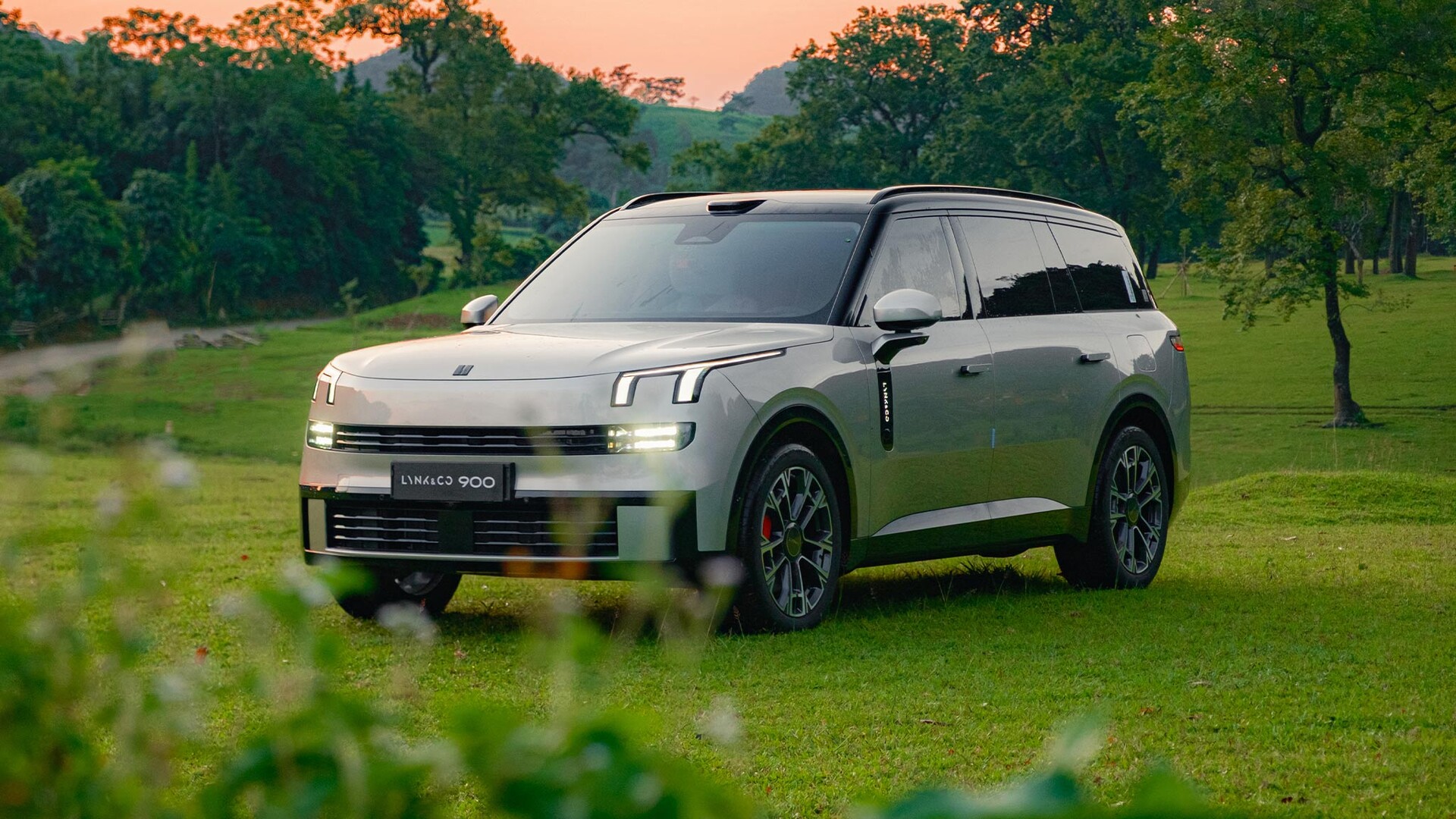 Lynk & Co 900