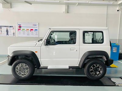 Suzuki Jimny (1 tông màu)